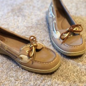 Gold 7.5 Sperrys. Barely worn!